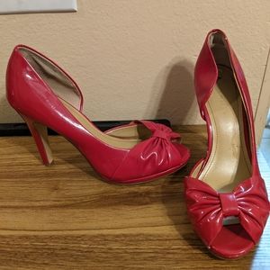 Red heels with bow and peep toe
